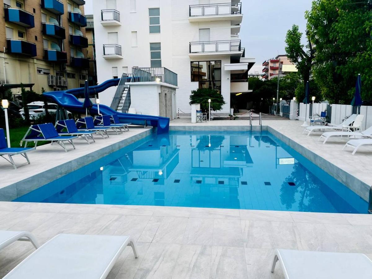 Clubhotel Residence Чезенатіко Екстер'єр фото
